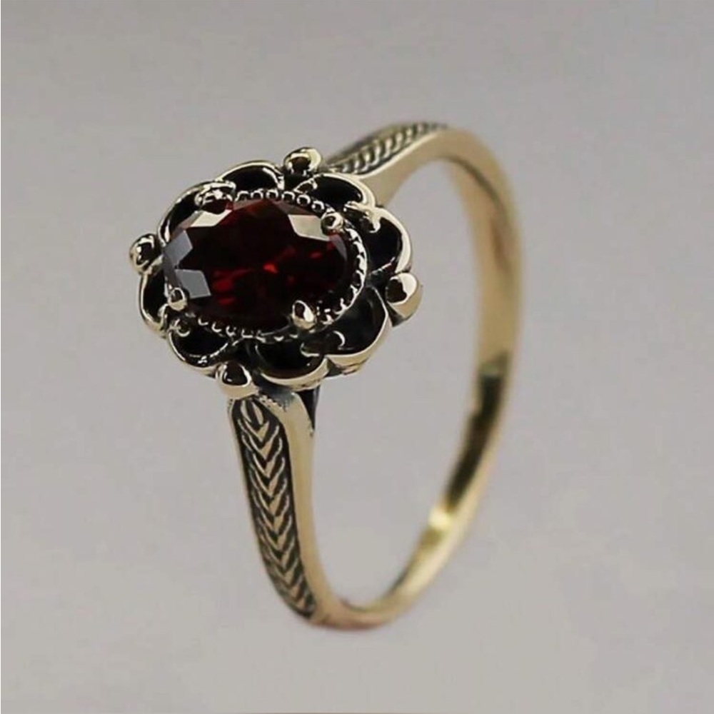 Elegant Gold and Red Zirconia Gemstone Ring